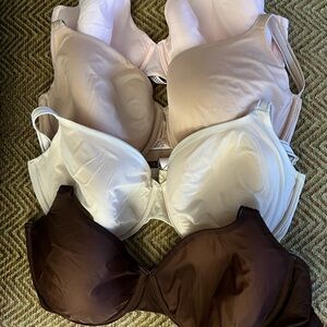 4 Victoria Secret’s women’s lightweight lined adjustable full coverage bra 34DD